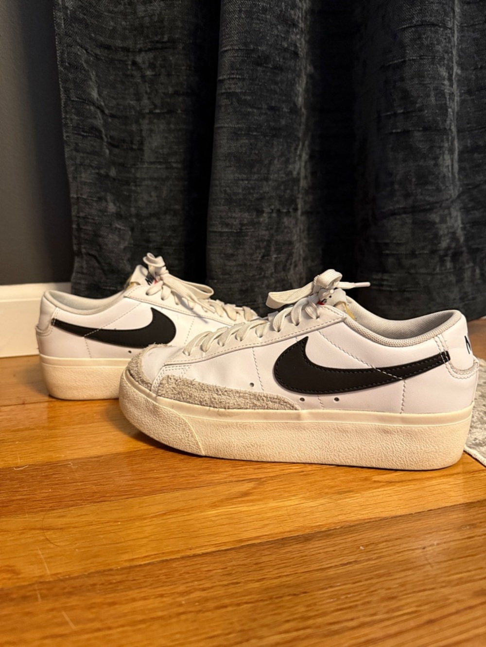 Nike White Low-Top Sneakers with Black Swoosh